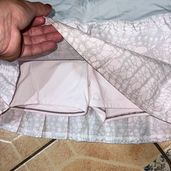 Lululemon skort skirt shorts bottoms. - Picture 4 of 4